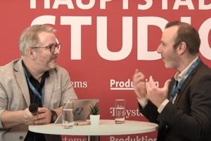 Björn Höper (re.) im Gespräch mit Stefan Weinzierl